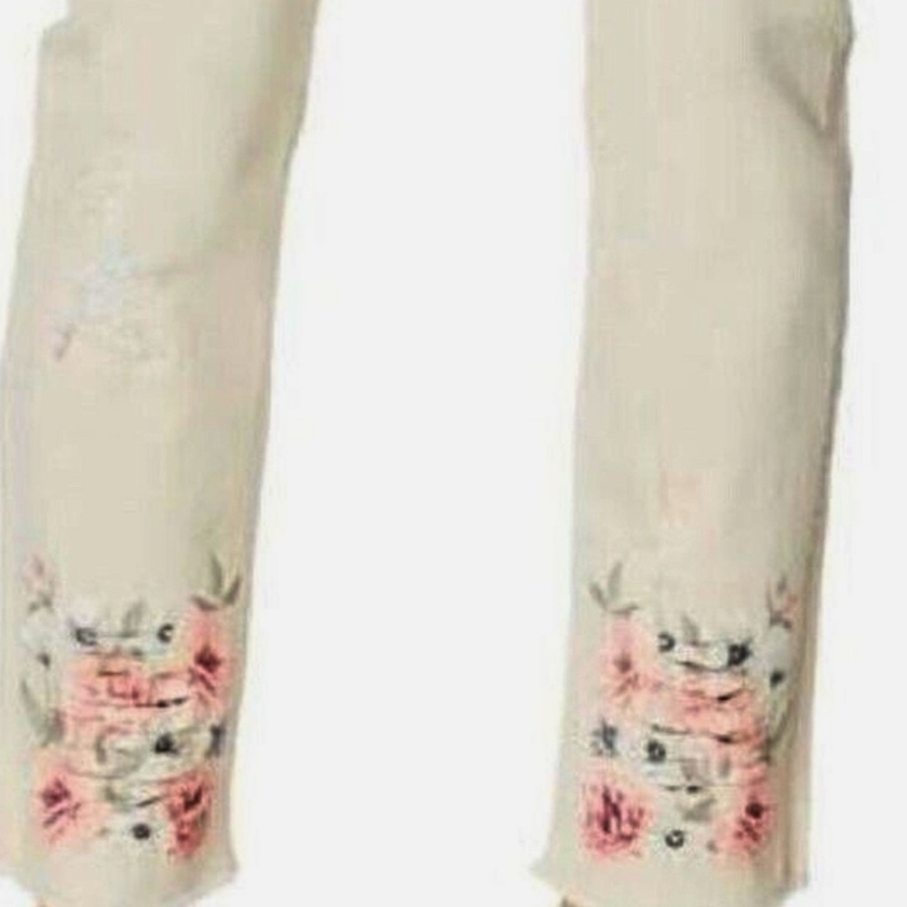 Any 3 DG2 jeans $28 w/$4.99 shipping. DG2 Jeans. Style # 2159.  Cream
